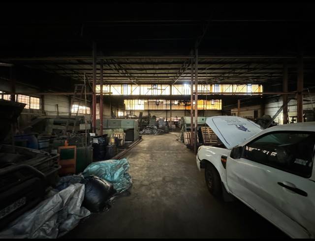 1,800M² WAREHOUSE FOR SALE IN INDUSTRIA NORTH